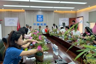 记者澄清图赫尔取消发布会原因：比赛数次中断，赶飞机时间很紧张